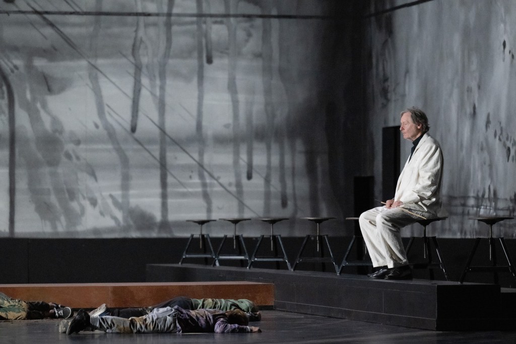 La memoria è una frontiera, un territorio aperto alle esplorazioni di una civiltà che legittima la propria crudeltà con l’esempio degli orrori già commessi.